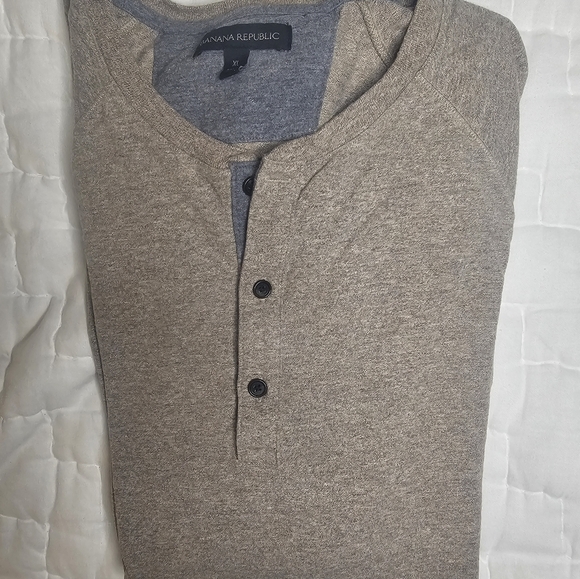 Banana Republic Henley - Picture 3 of 4